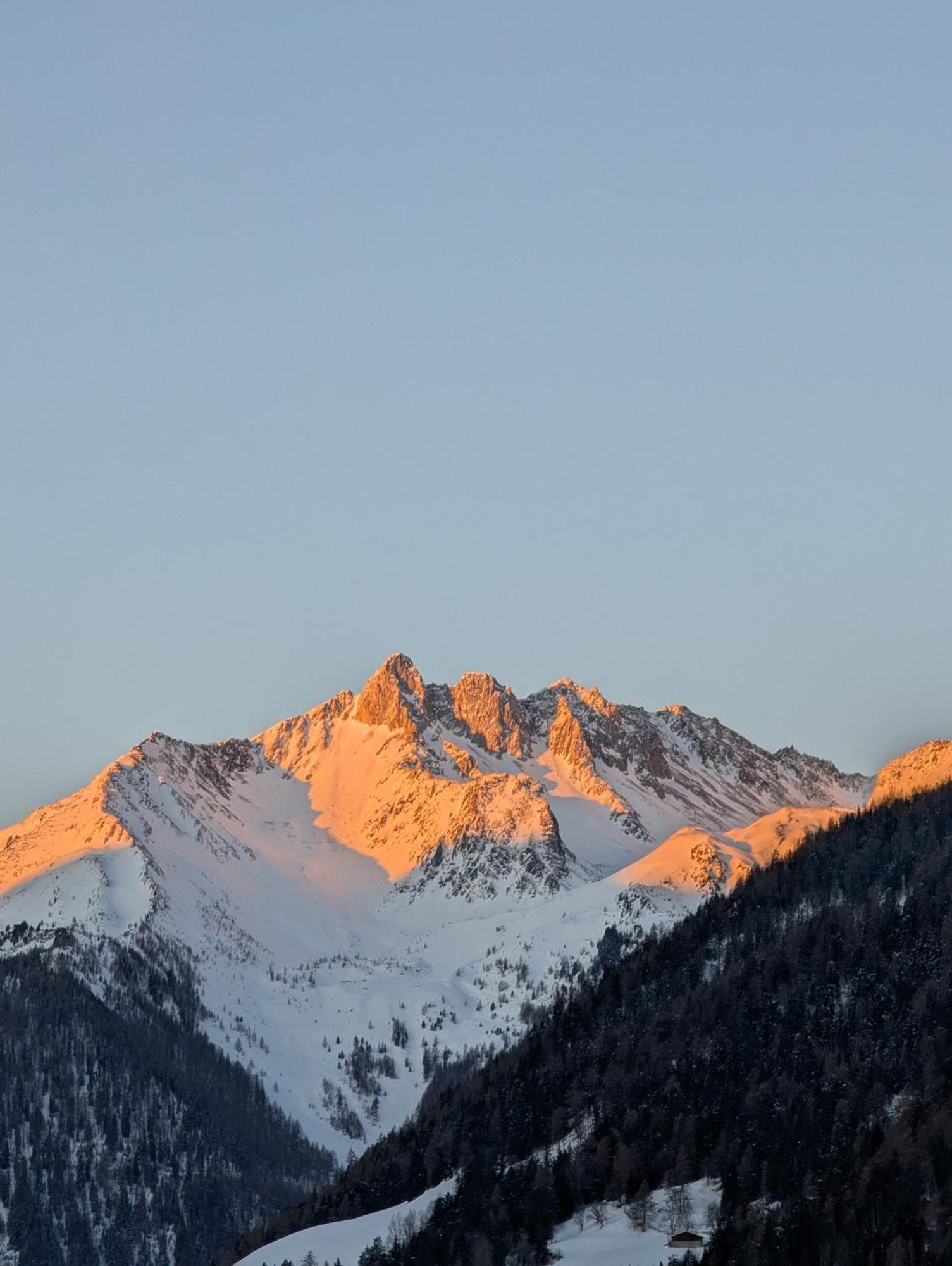 Lahnerhof Luttach-chalet-restaurant, Mit Bergpanorama Und Ruhe Lodge