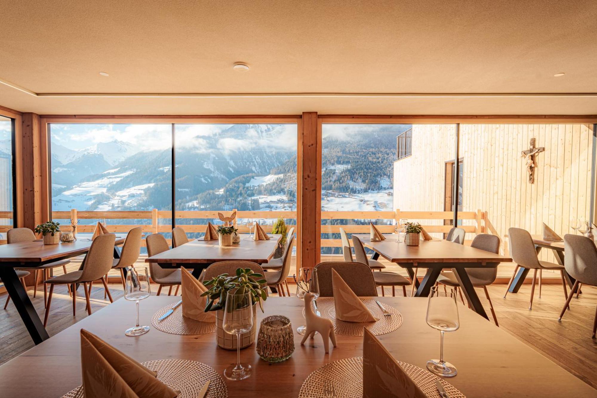Lahnerhof Luttach-chalet-restaurant, Mit Bergpanorama Und Ruhe Lutago